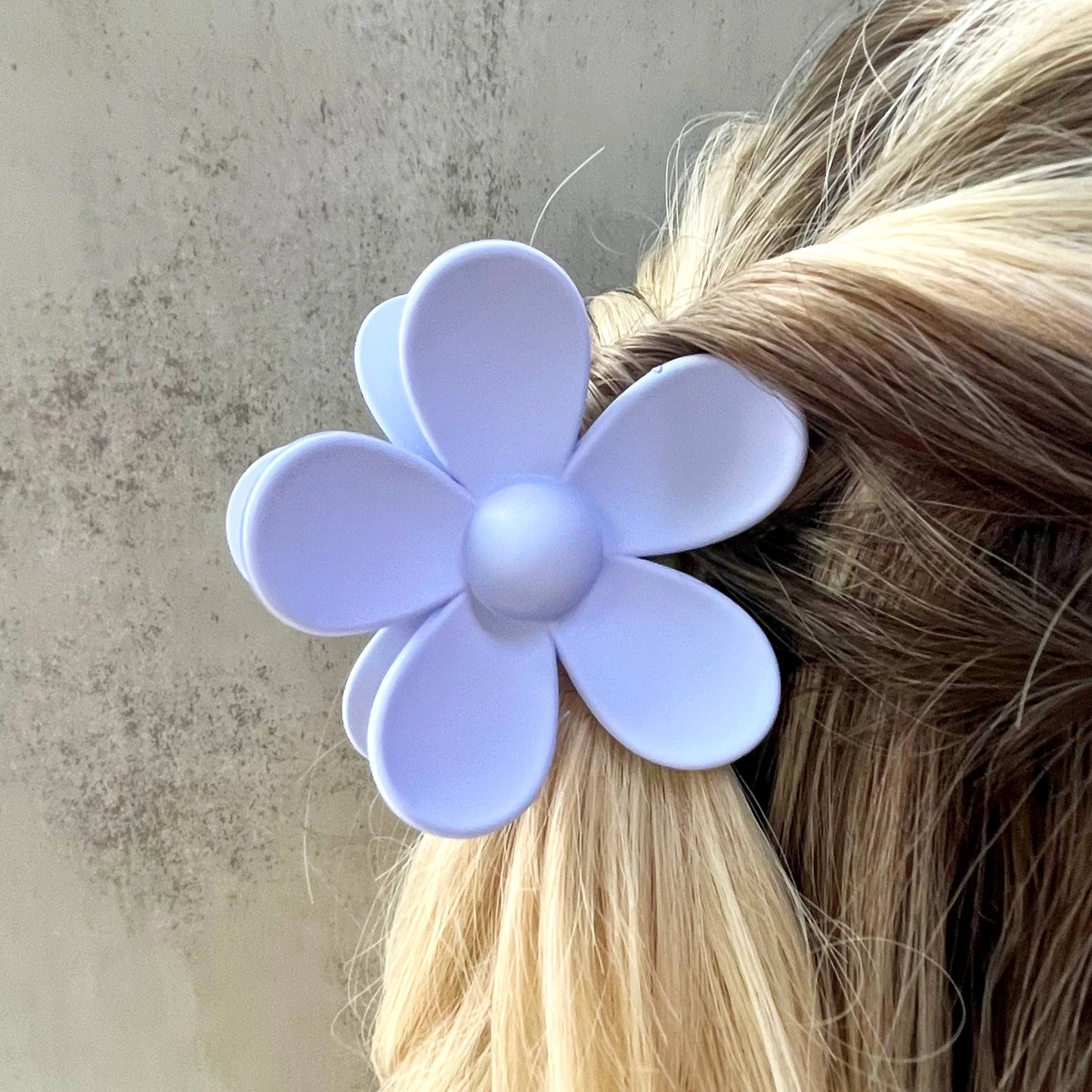 Daisy Hair Claw Clip: Blue/Purple