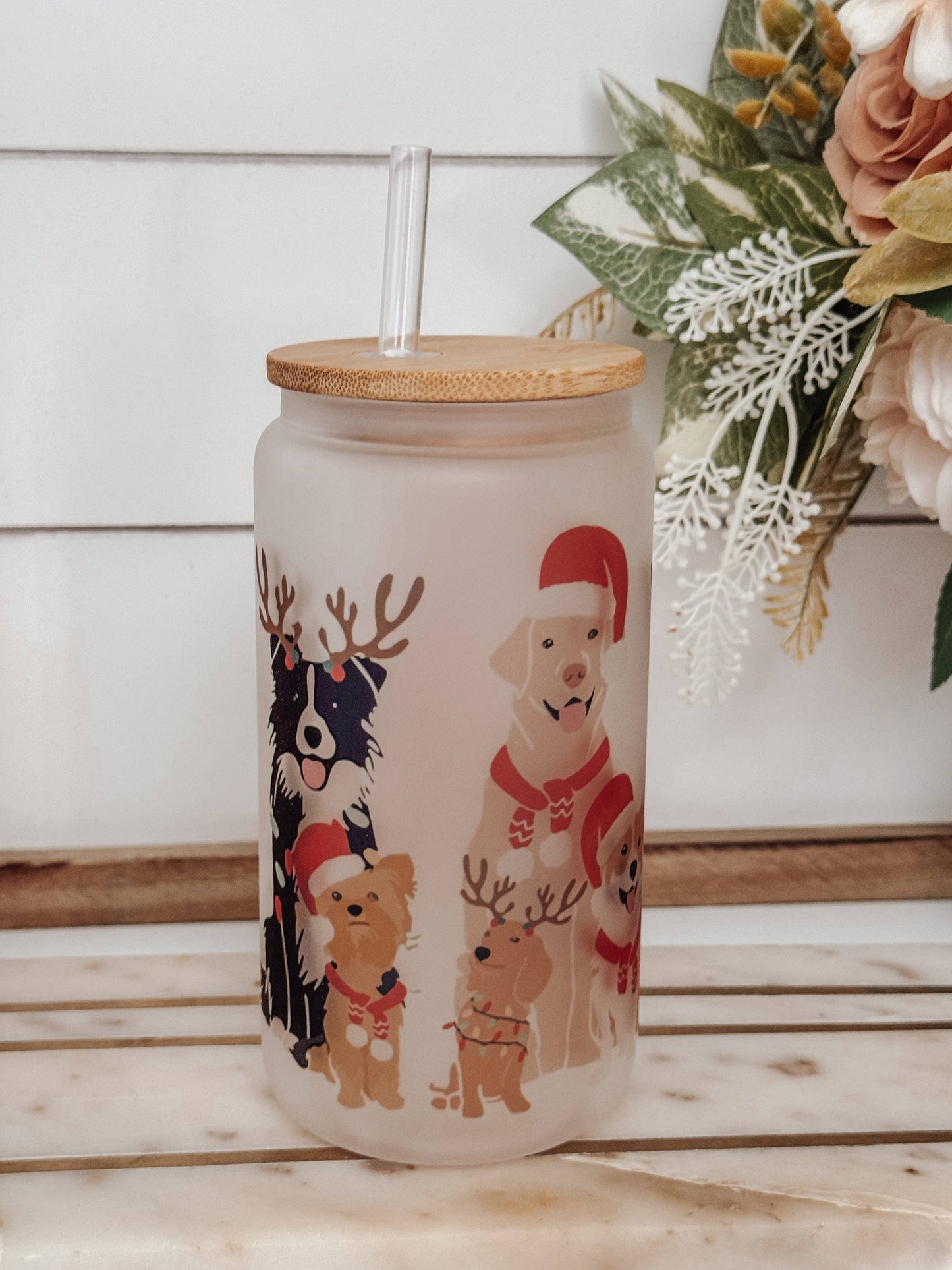 Christmas Dogs 16oz Glass Cup with Bamboo Lid: Clear